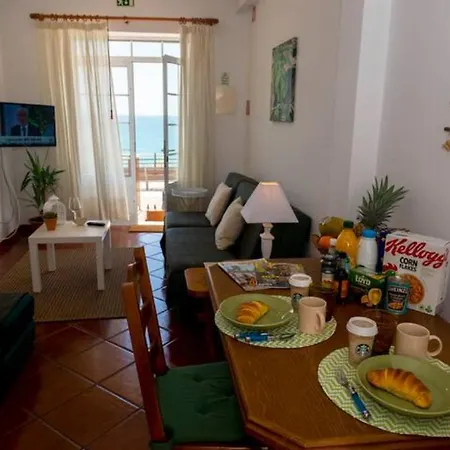 Sea View Apartment *