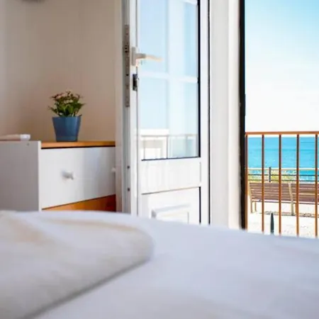 Sea View Apartment *