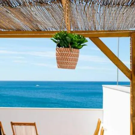 Sea View Apartment *